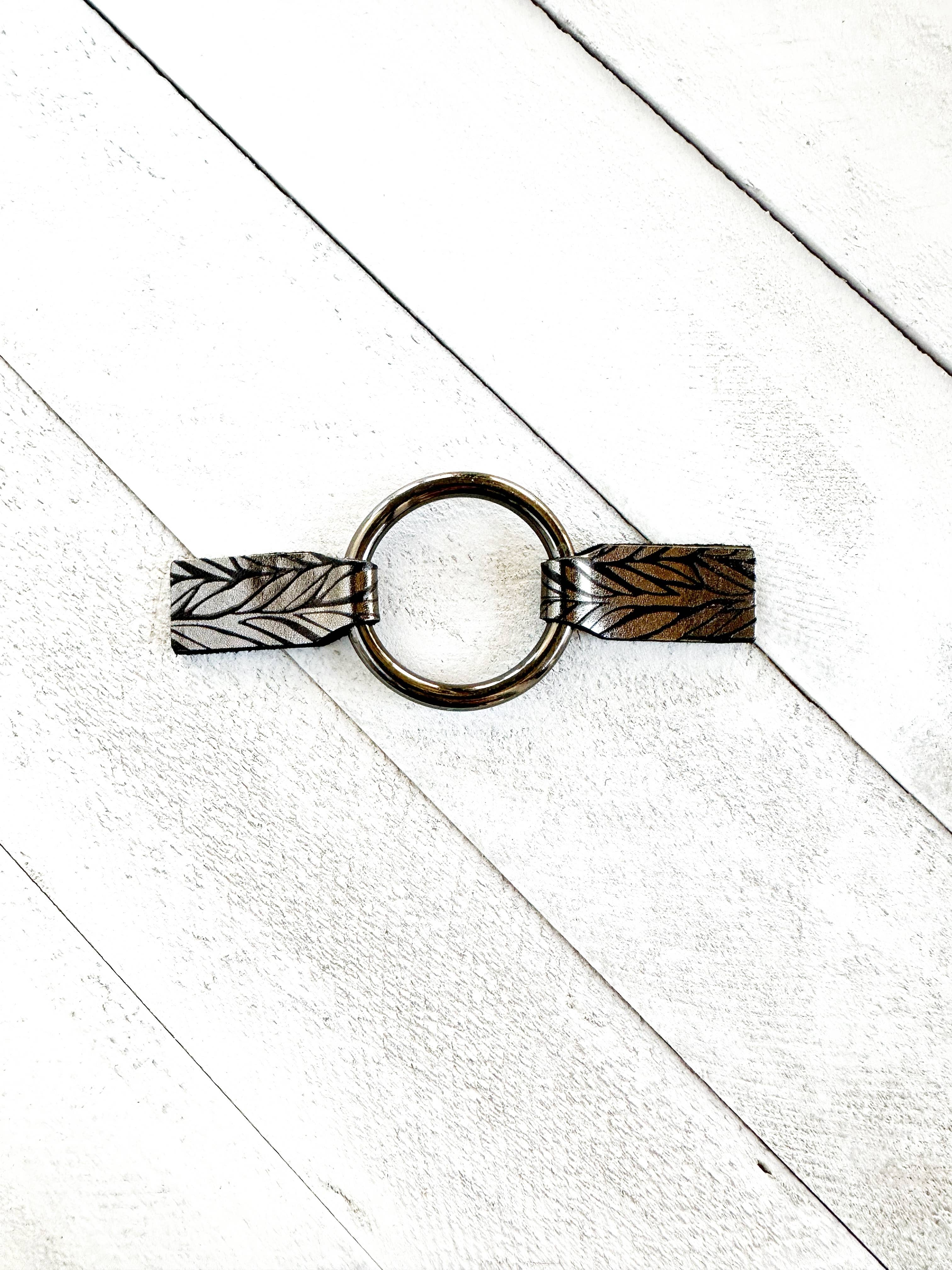 KardiKlips - Wholesale Belt - Unisex - Cinch Clip for Clothes Black w/ Silver Leather Scarf Clasp