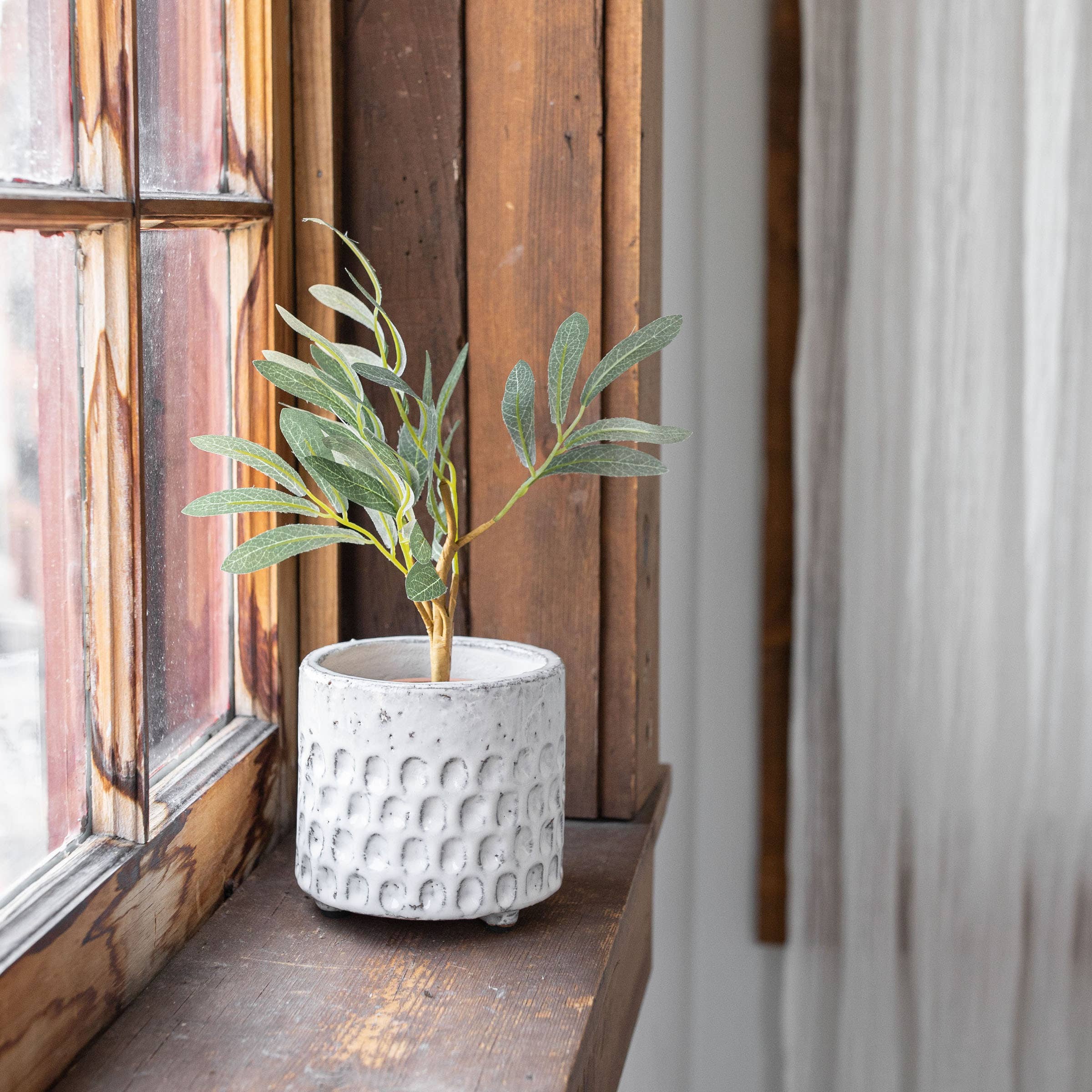 Foreside Home & Garden - Wholesale Plant Pot - Jaylon Debossed White Garden Planter Pot Glazed Terracotta