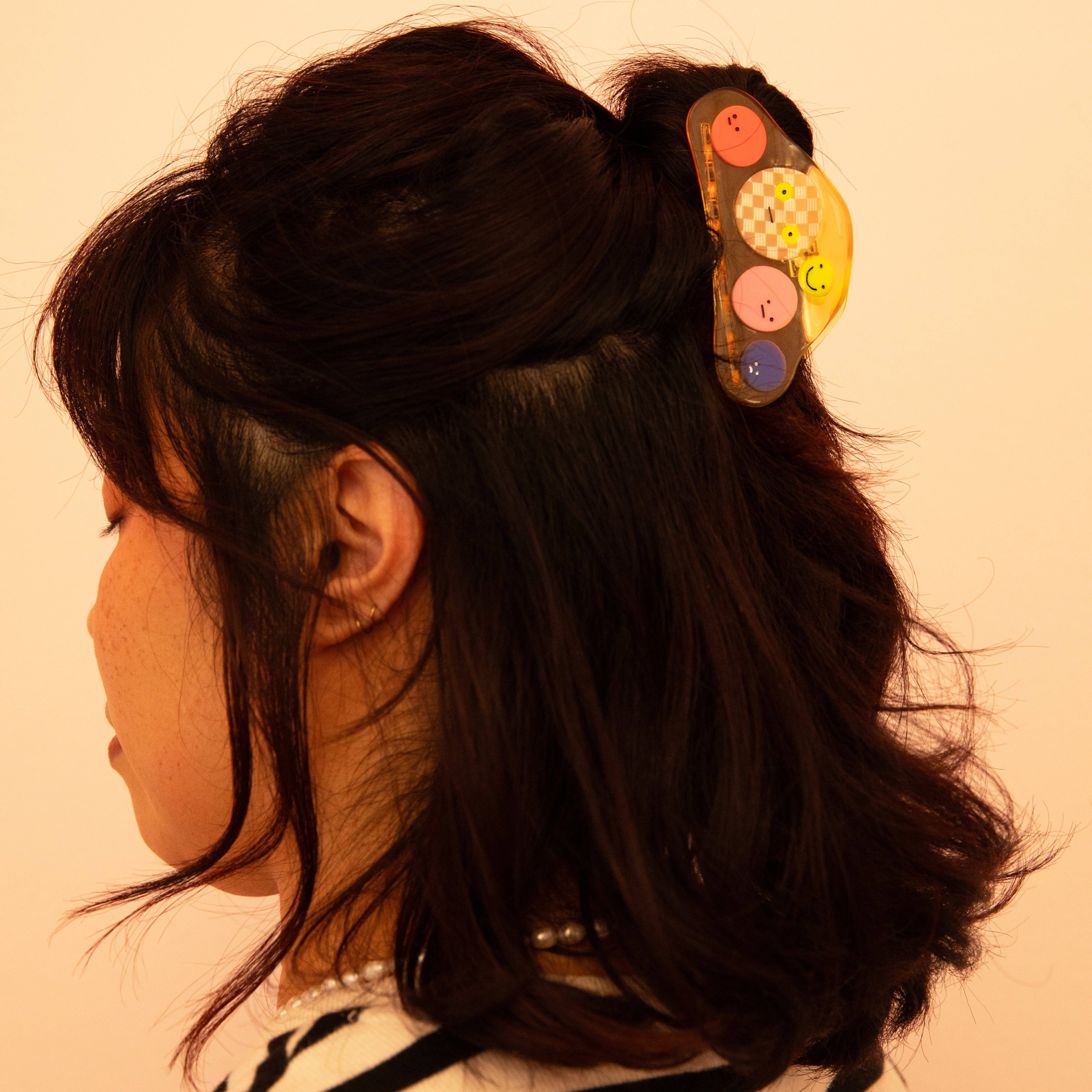 Carolyn Suzuki – wholesale Hair clip – Women’s – FACES - Hair Claw4