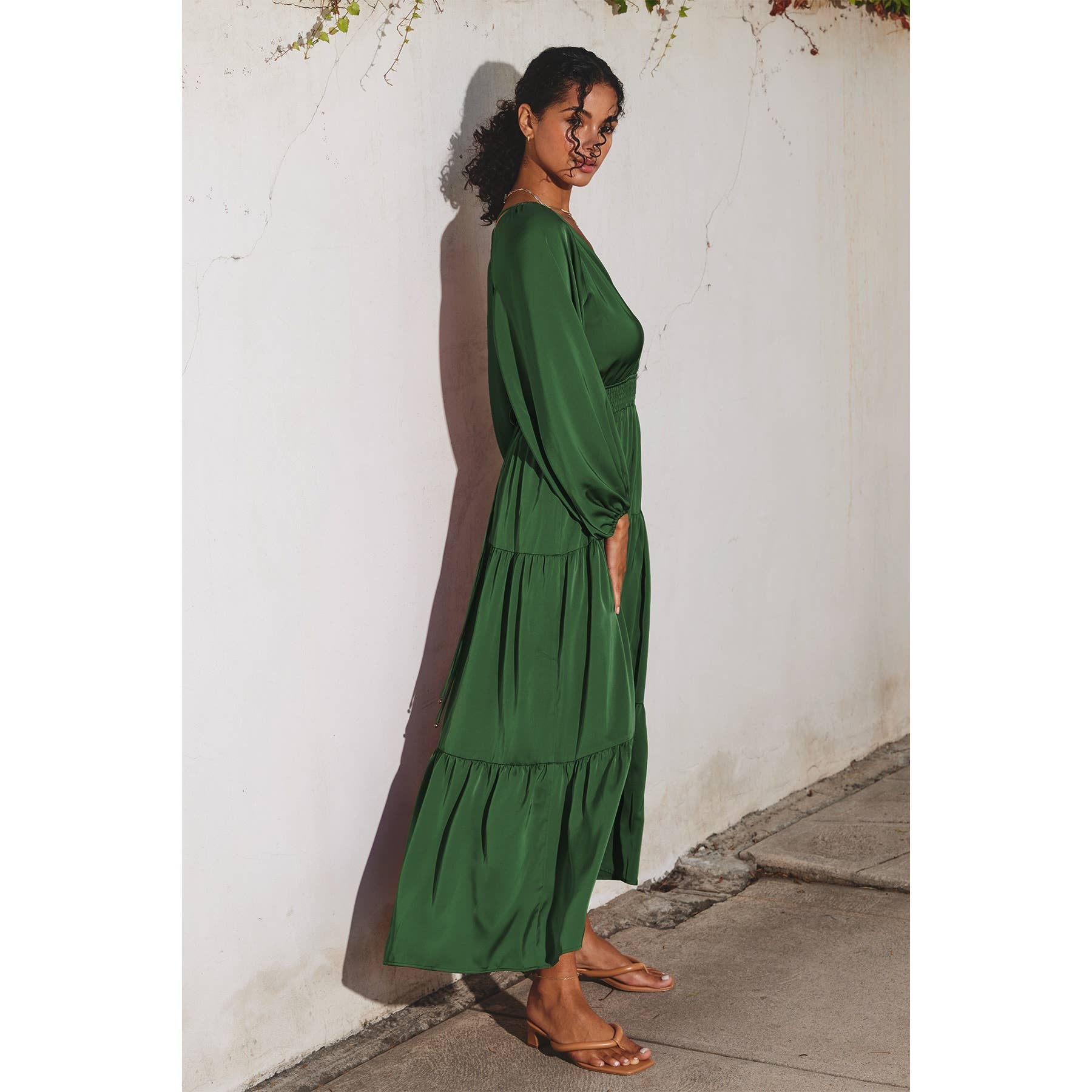 Dress Forum - Vente Robe – femme - Robe longue en satin à taille smockée1