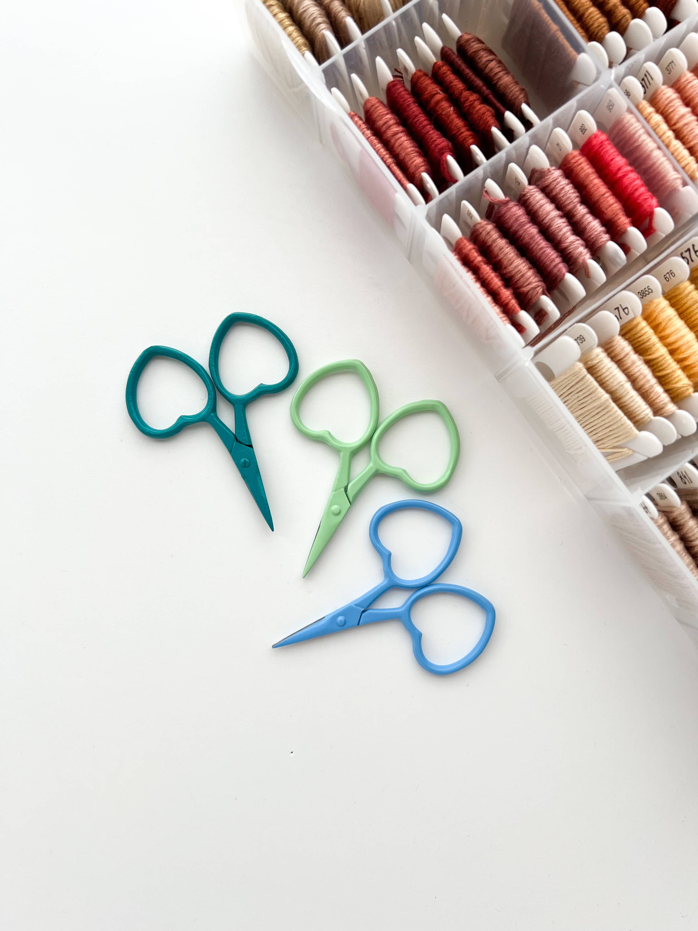 Matryoshka Doll Shop - Wholesale Scissors - Small Heart scissors, tiny embroidery scissors, little snips9