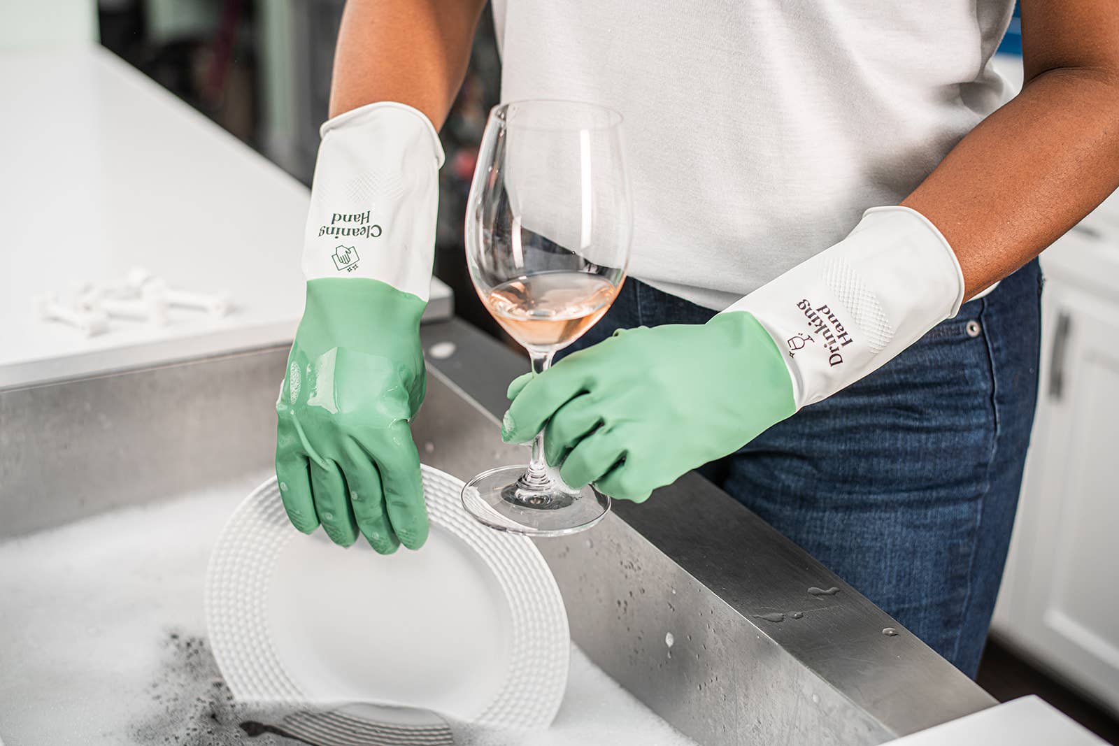 Wine Wash Co. - Vente Gants de nettoyage - Gants de ménage réutilisables verts - Une main pour nettoyer, une main pour boire2