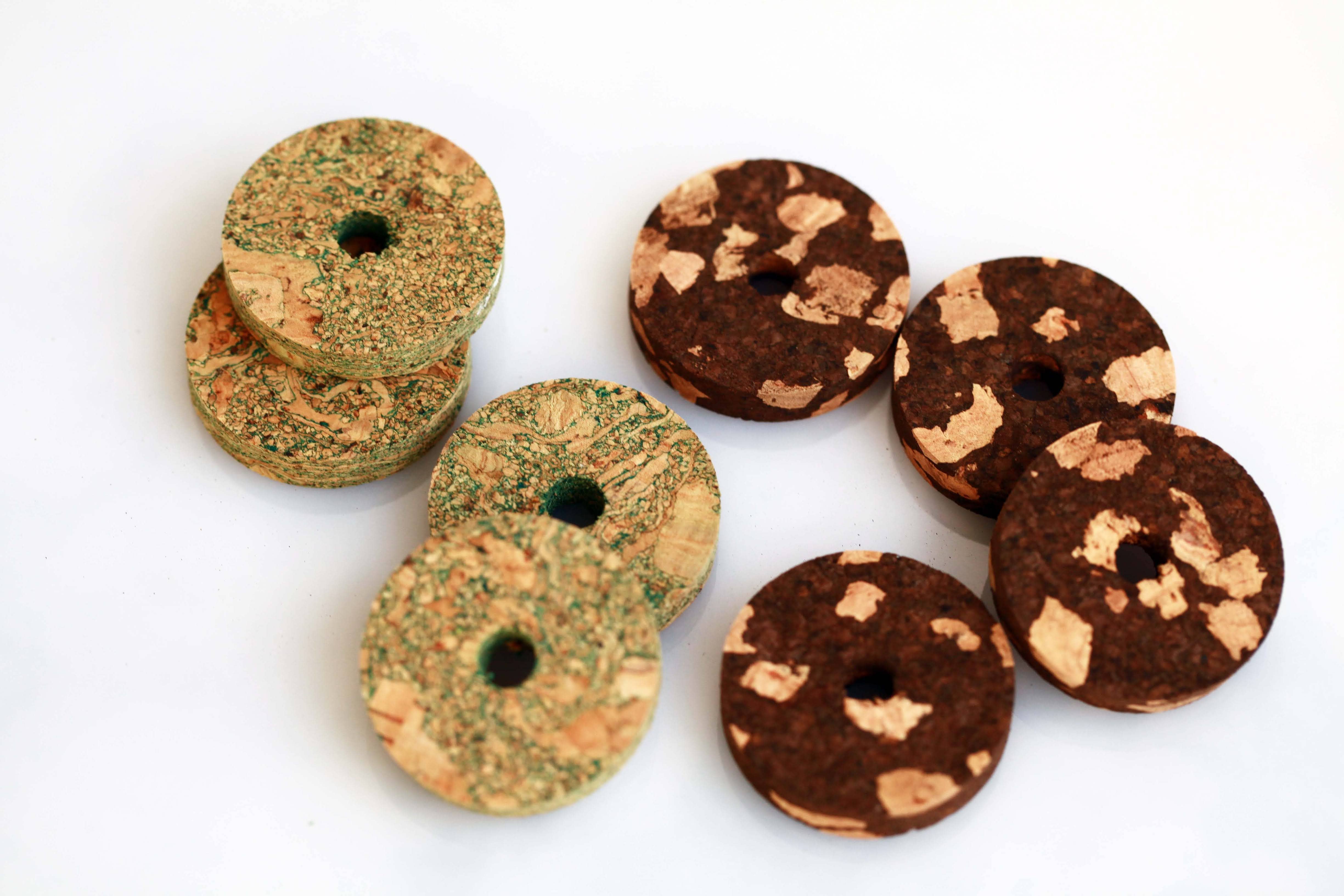 Folclore Crafts - Wholesale Craft Supplies - Colored cork discs with hole2