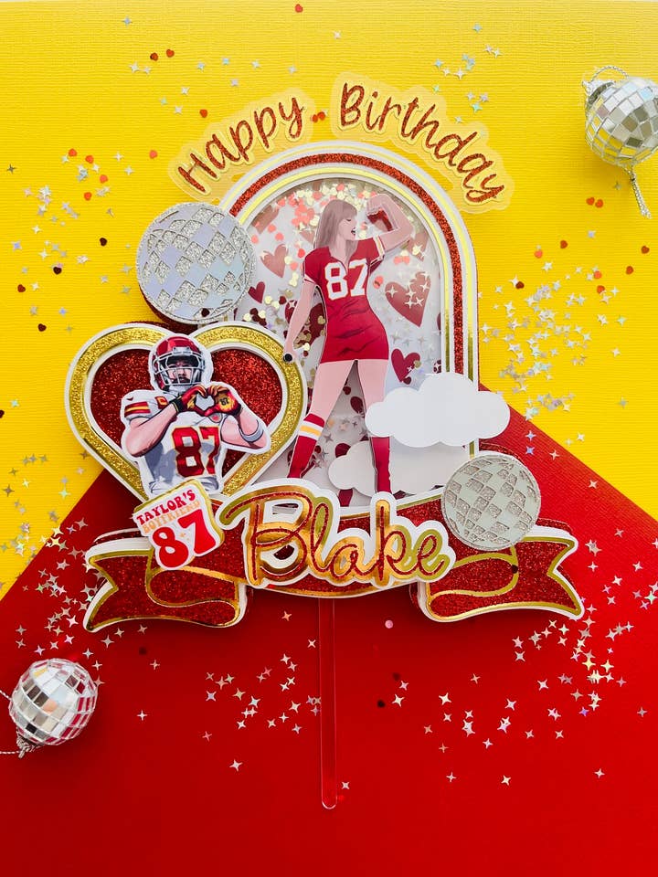 Figurine de gâteau Taylor Swift et Travis Kelce pour la vente par Scarlet Paperie