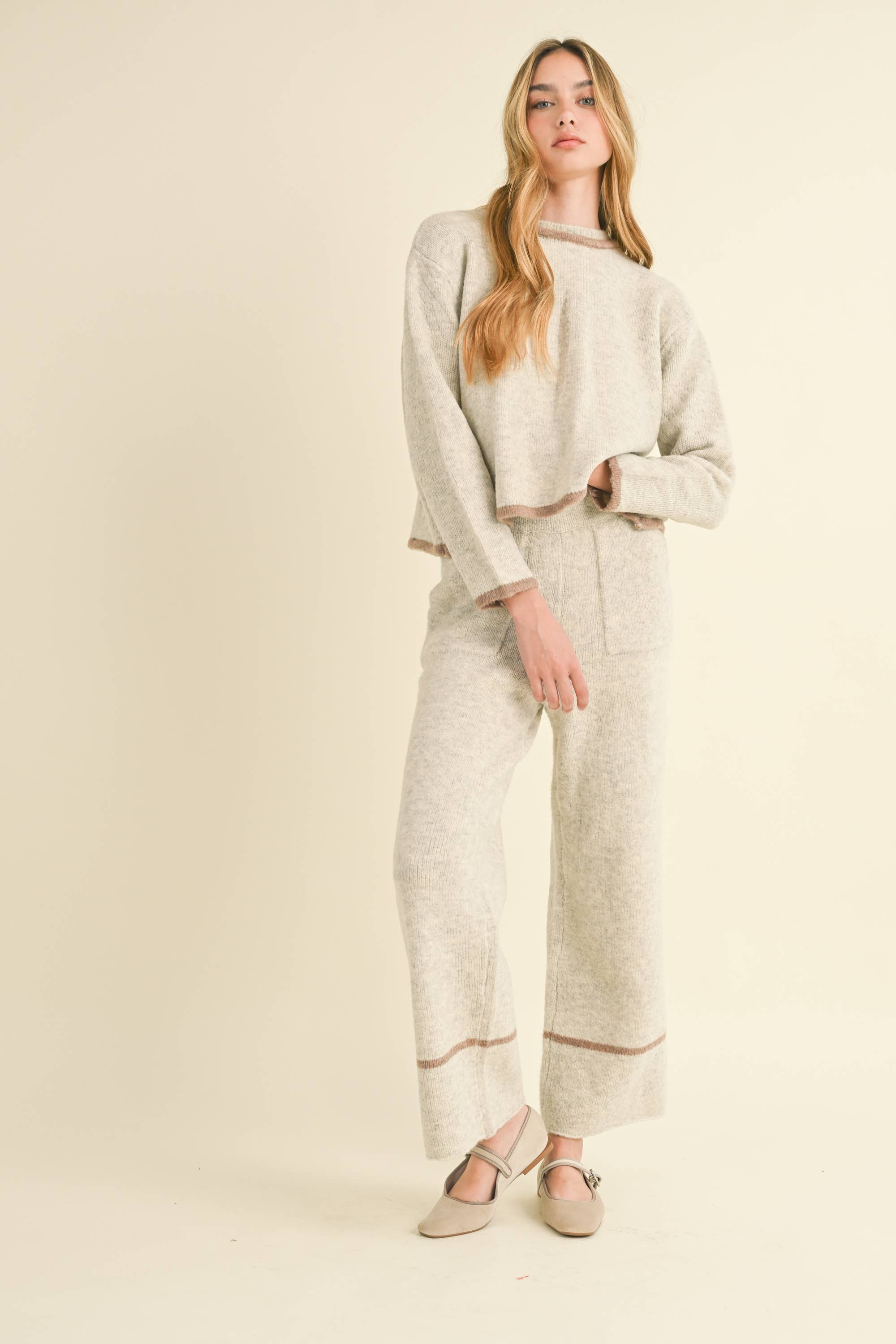 MIOU MUSE - Wholesale Knit Sweater - Women's - T3853ST  COLOR CONTRASTED BACK OPENED DETAIL SWEATER TOP3