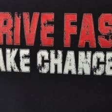 T-shirt gráfica Drive Fast Take Chances por atacado de Stay Wild Gifts