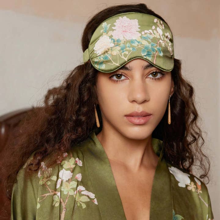 Maschera per Dormire in Charmeuse di Seta Oliva con Motivo Floreale di Ispirazione Asiatica e ulteriori Risultati per mascherine tessuto lavabili all'ingrosso. Resi gratuiti e termini di pagamento a 60 giorni su Faire in tendenza su Faire.