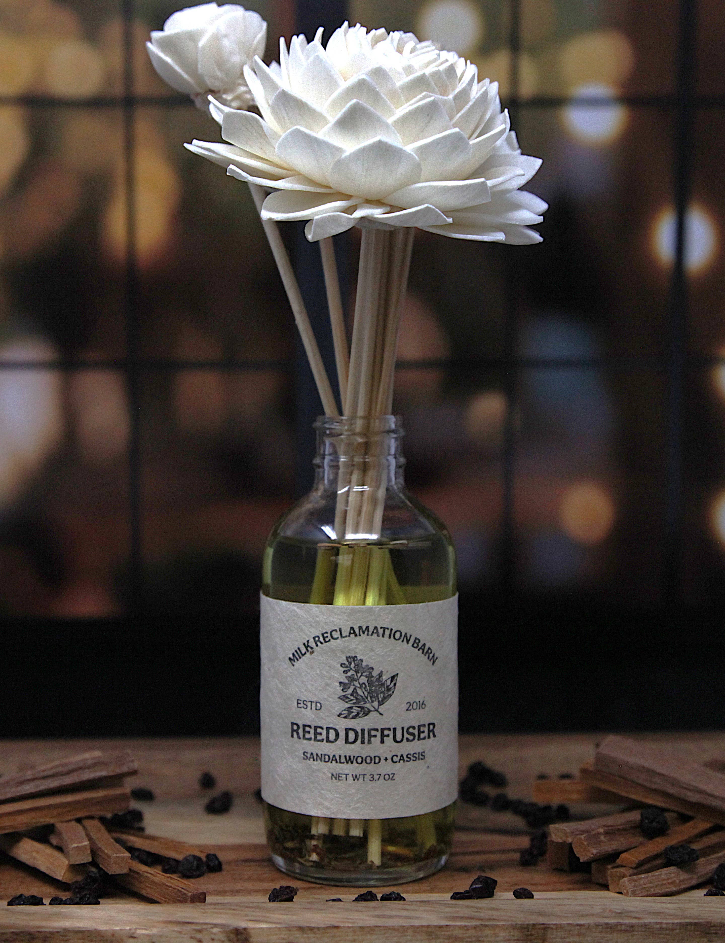 Milk Reclamation Barn - Vente Diffuseur à tiges - Diffuseur en rotin avec roseaux en rotin et fleurs de sola2