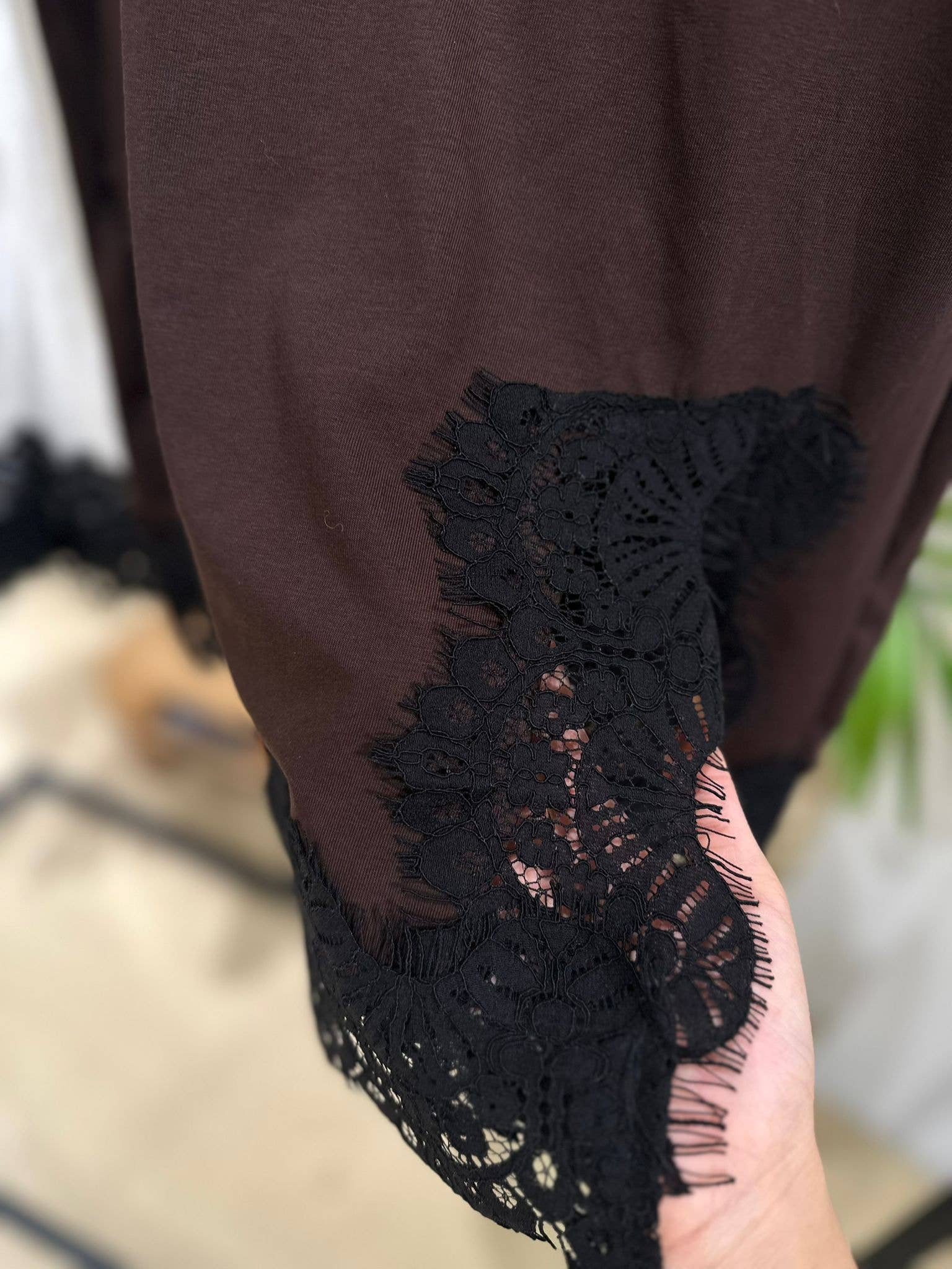 ADORA – Engroshandel T-shirt – til kvinder – t-shirt med blonde1