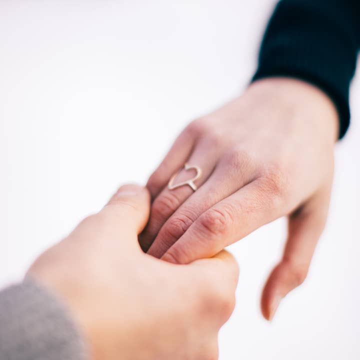 Laura J Designs – Engroshandel Båndring – Hamret hjerte Ring2