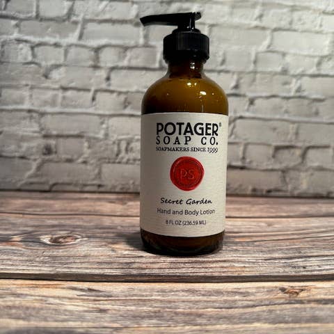 Secret Garden hand- och kroppslotion 8 oz glasflaska för wholesale av Potager Soap Company