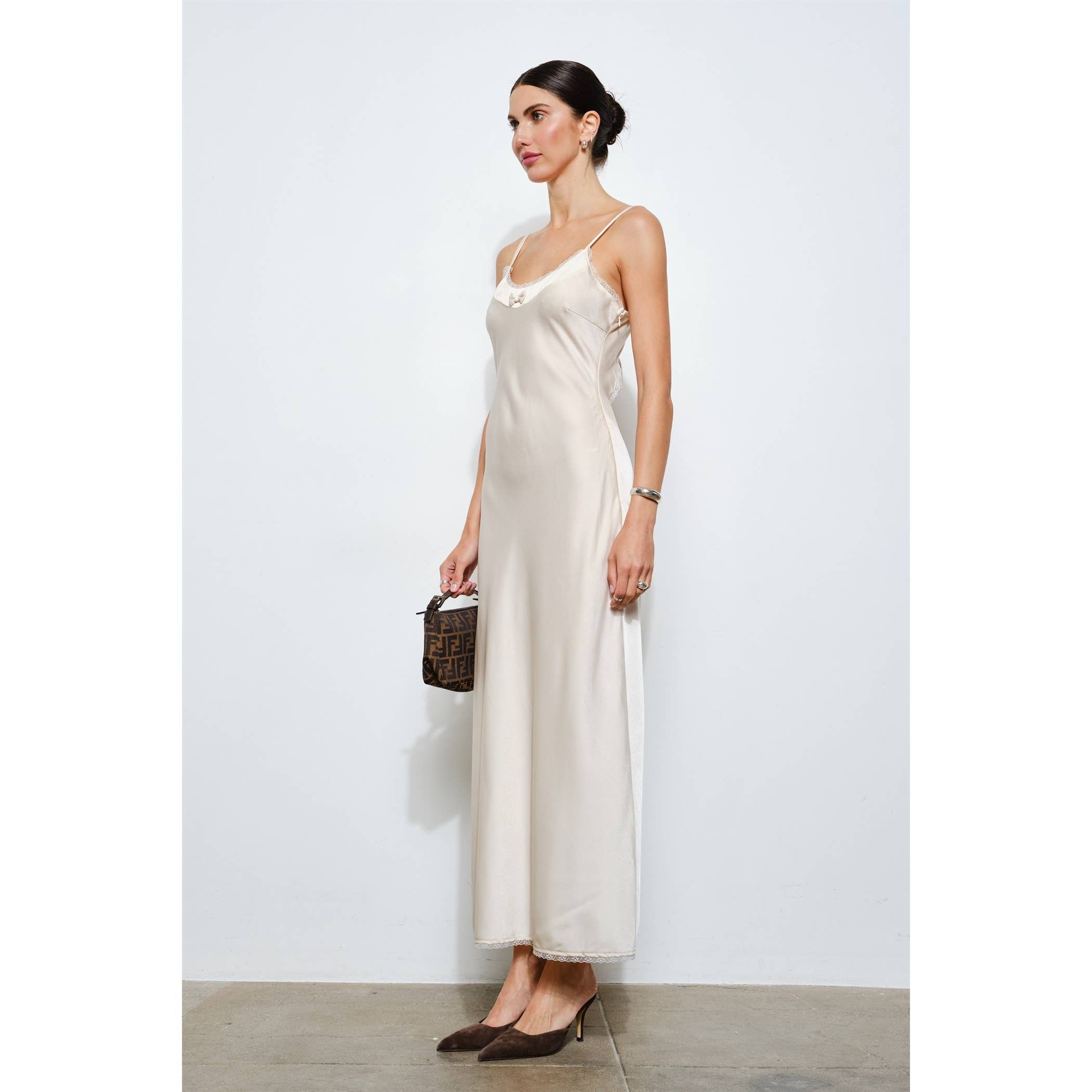 IVOIRE Robe nuisette à dos ouvert Genevieve en satin ivoire en vente sur Faire1