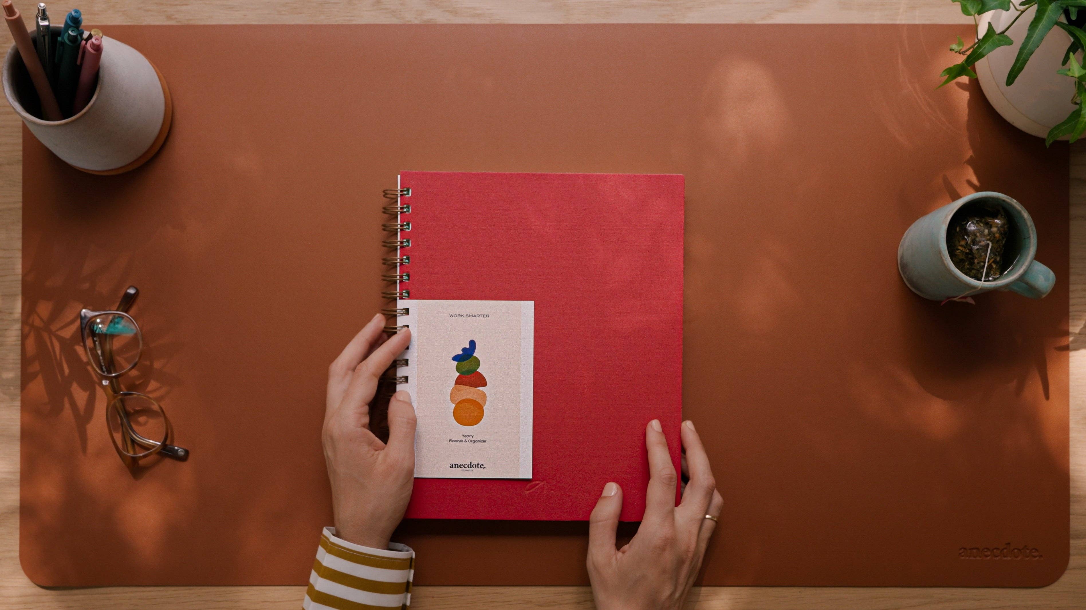 Anecdote Goods - Venta al por mayor Agendas - El Planificador Anual - Encuadernado en Espiral de Latón con Cubierta de Buckram20