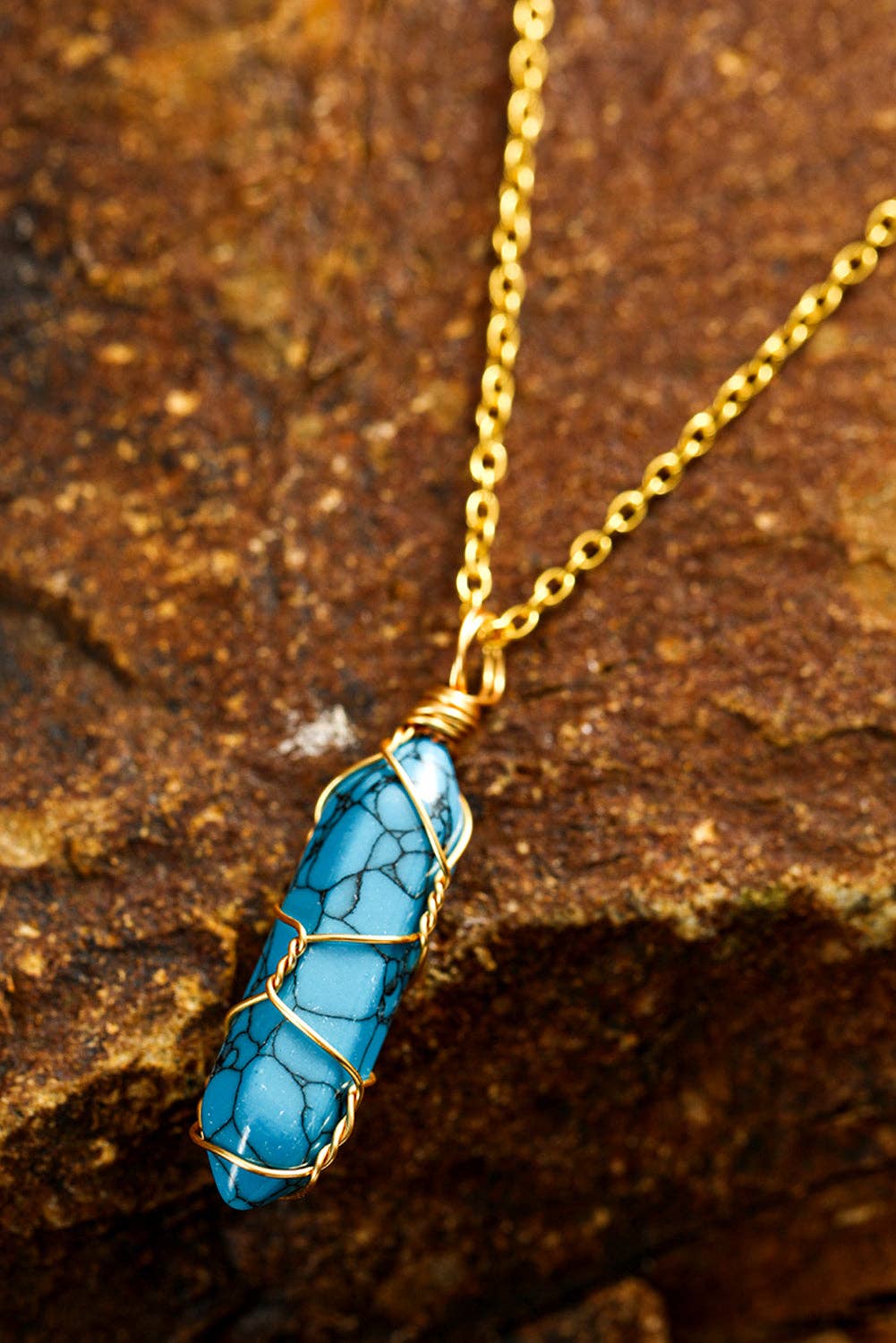 Bleu Collier pendentif turquoise enroulé de fil d'or bleu en vente sur Faire2