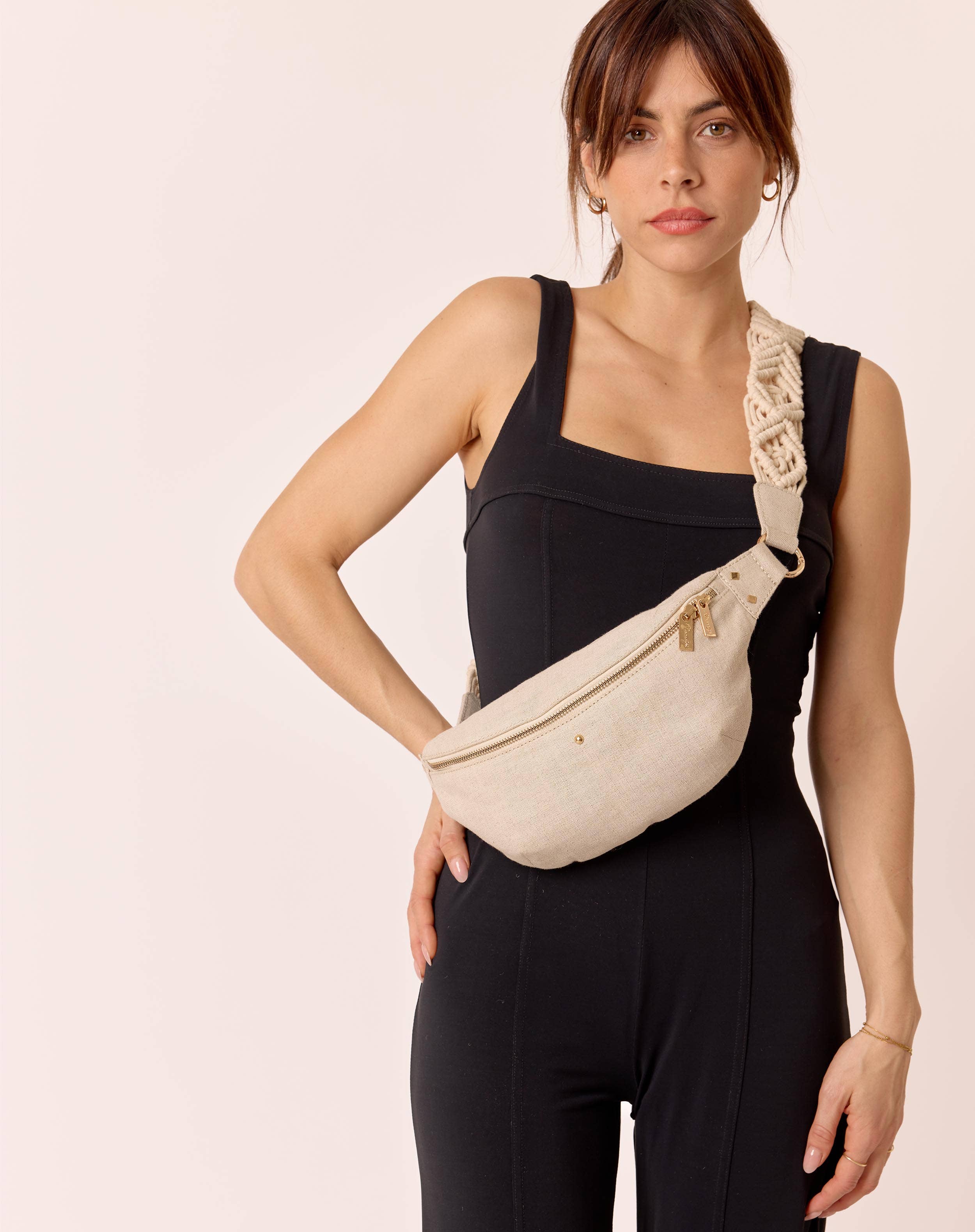 Maradji – wholesale Midjeväska - Dam – Banana bag i linne med macramé, modell Nicole3