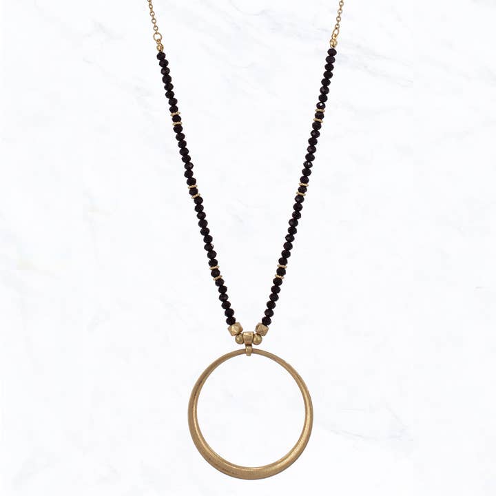 Suzie Q USA - Venta al por mayor Collares con colgantes/abalorios - Collar de cuentas con colgante de metal de círculo abierto3