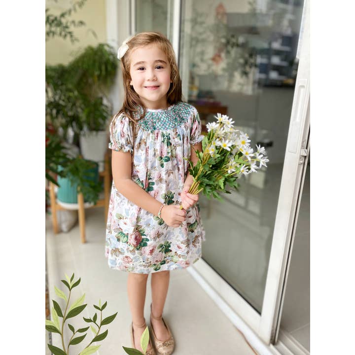 Vintage bloemenjurk voor babymeisjes, lente en Pasen, met de hand gesmokt voor wholesale door Angeline Kids