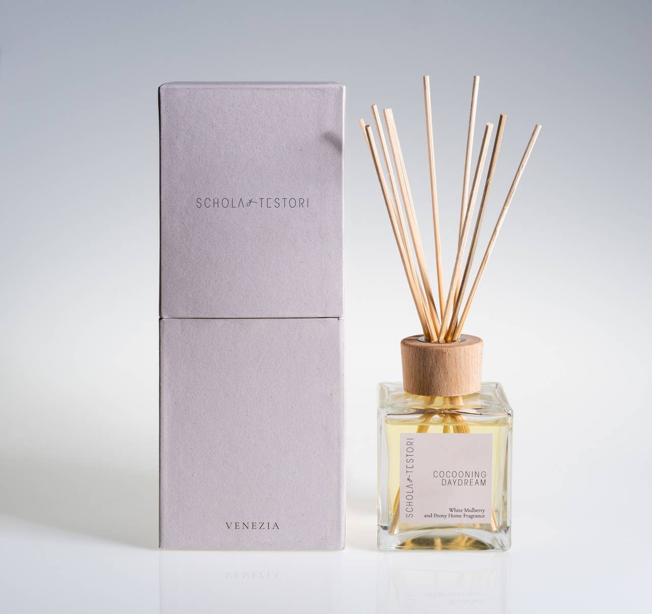Schola Testori – wholesale Reed diffuser – Fragrance Diffuser Cocooning Daydream White Mulberry & Peony