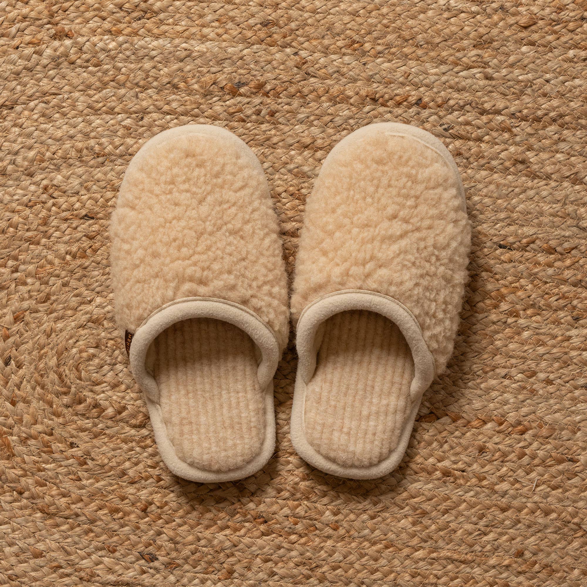 menique - Wholesale Slippers - Women's - Women's Merino Fluffy Slippers Natural5