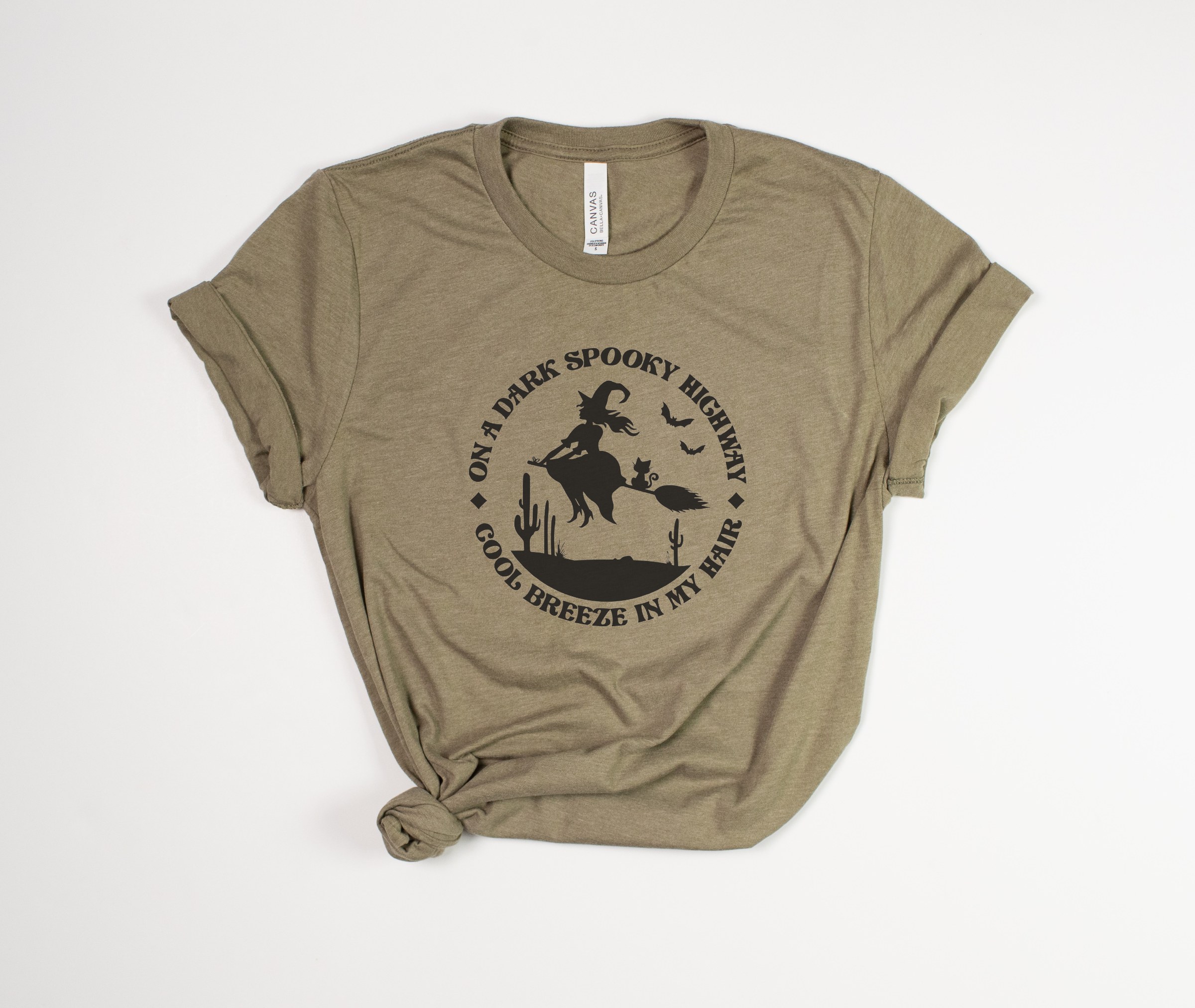 Stiles Tee Co. - Wholesale T-shirt met print - Uniseks - Vintage Halloween heksen-T-shirt - retro herfstshirt met print5