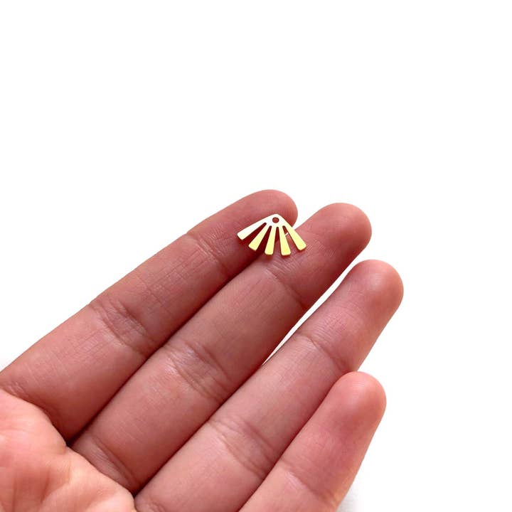 10 pièces+ 15 x 10 mm - Connecteur Fan Burst en laiton brut - Fan Sha pour la vente par Crafters Resort