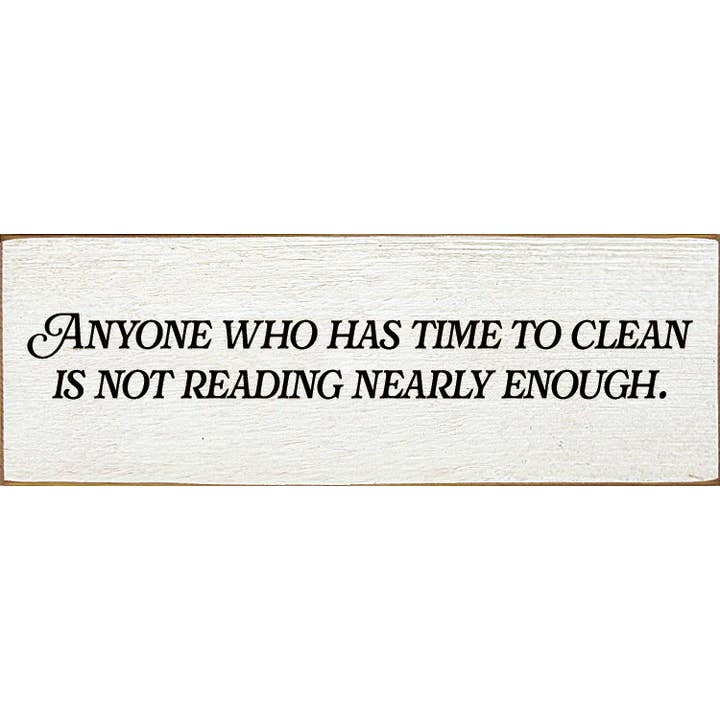 Letrero de madera «Cualquiera que tenga tiempo de limpiar no está leyendo lo suficiente» para venta al por mayor de SAWDUST CITY