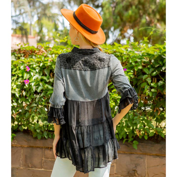 Young Threads - Vente Chemise à col boutonné – femme - Blouse brodée mexicaine pour femmes à taille froncée (NOUVEAU)4