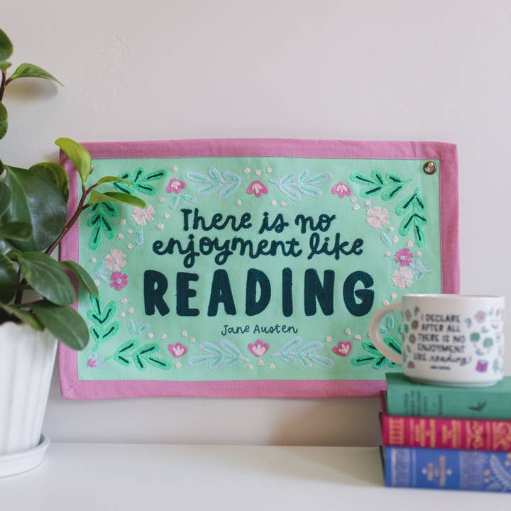 Reading Pride & Prejudice Canvas Banner for wholesale by Pippi Post