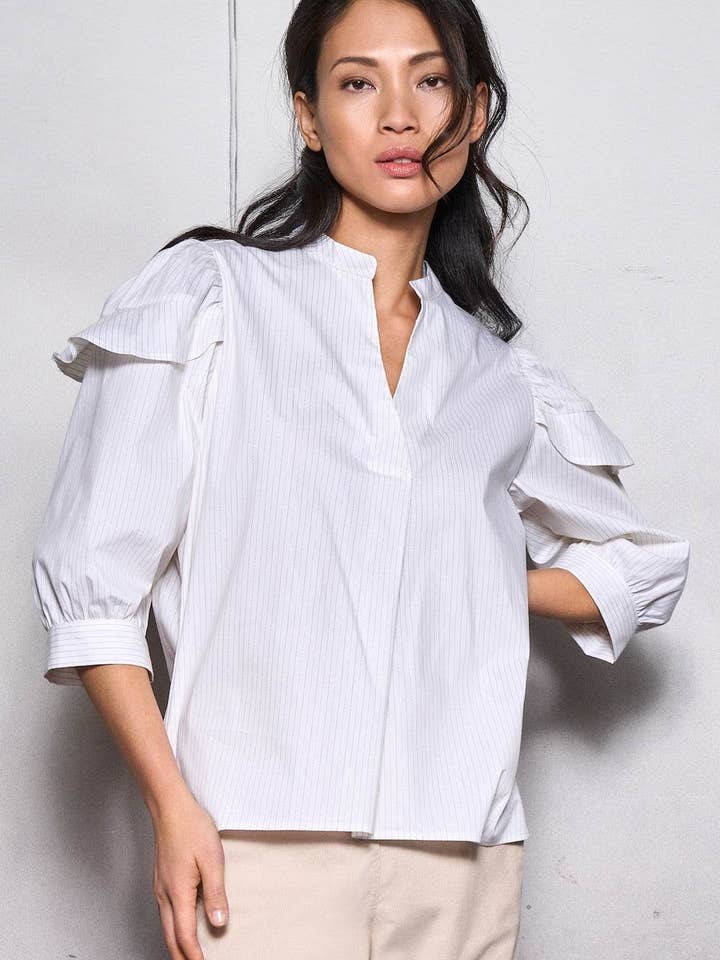 Bluse med striber og volanter for engroshandel hos Spoon