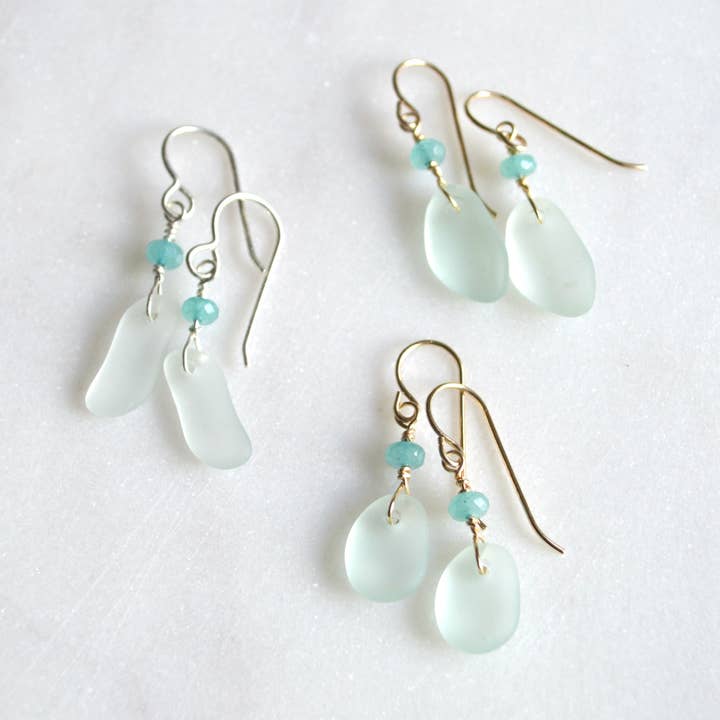 Boucles d'oreilles en verre mousse de mer pour la vente par Salty But Sweet