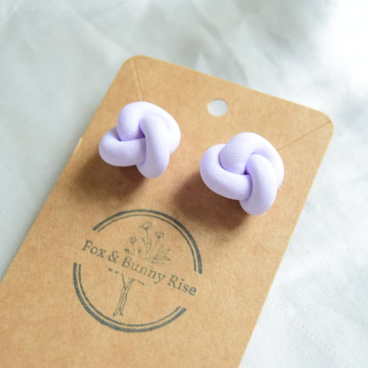 Clous à nœud épais violet pastel en pâte polymère pour la vente par Fox and Bunny Rise