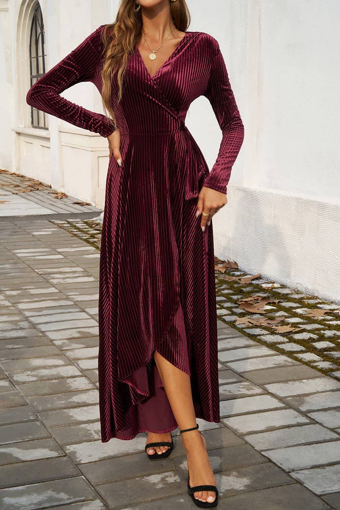 UNISHE – wholesale Klänning - Dam – Elegant klänning med V-ringning, hög midja och slits DY1809