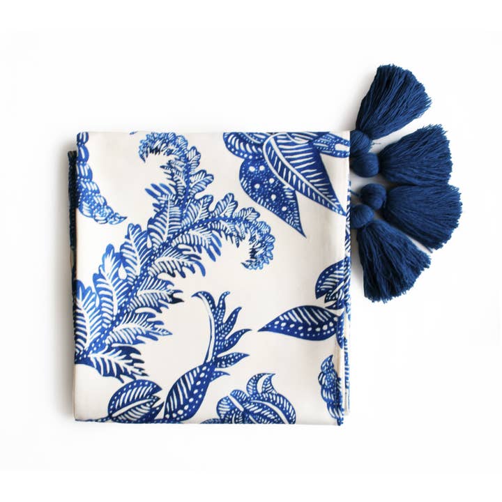 Costa blu Table Runner for wholesale by OSLÉ HOME DECOR