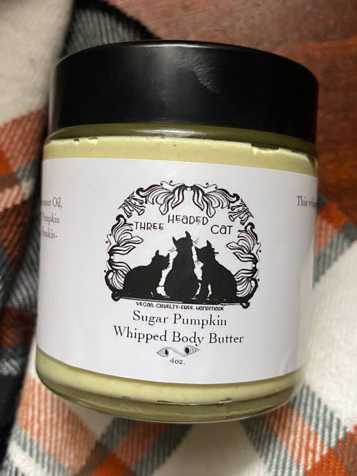 Beurre corporel à la citrouille et pour la vente par Three Headed Cat
