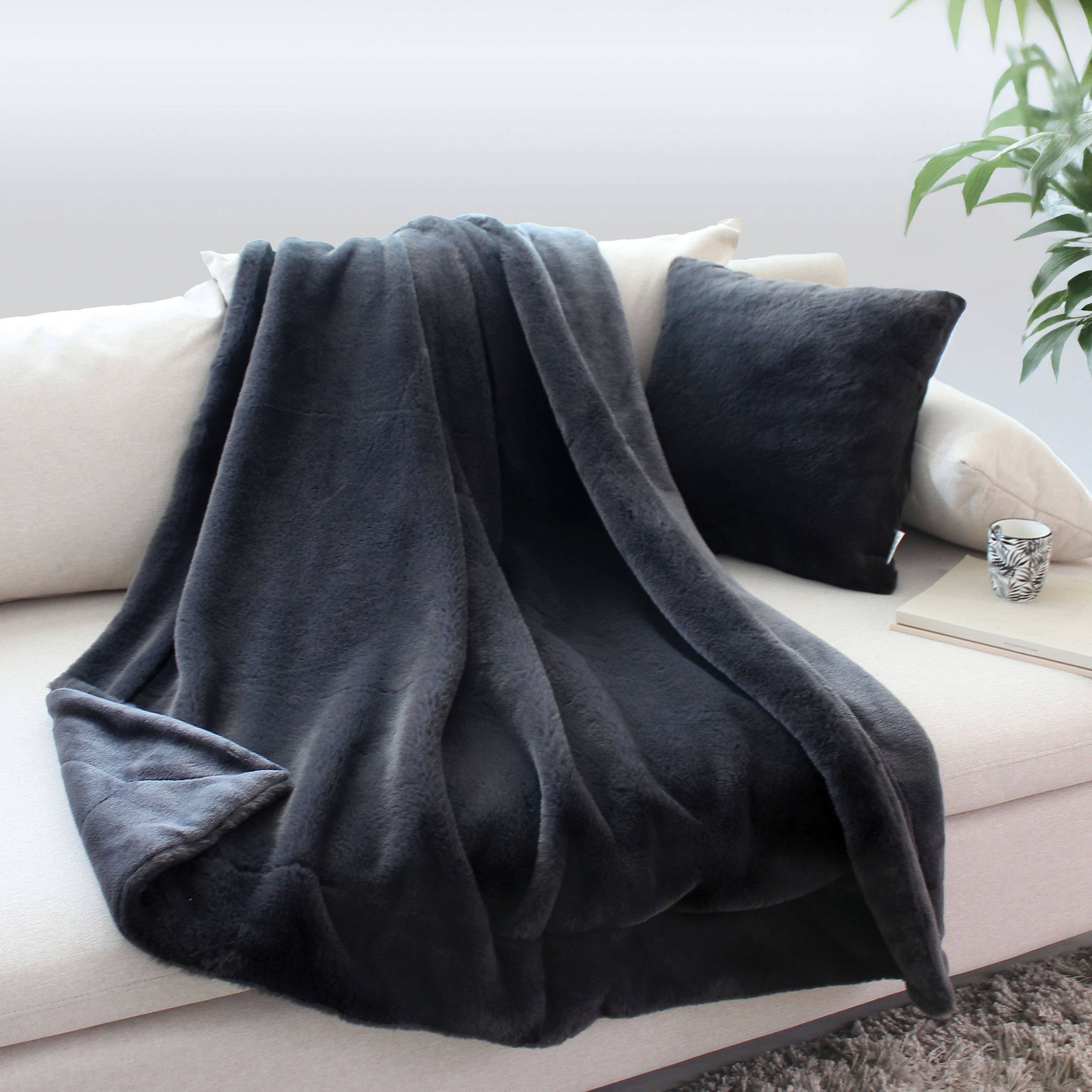 DECOSTARS - CmaDECO - Venta al por mayor Mantas de sofá - Manta efecto piel, forrada de franela, 125x150cm, RABBIT POP6