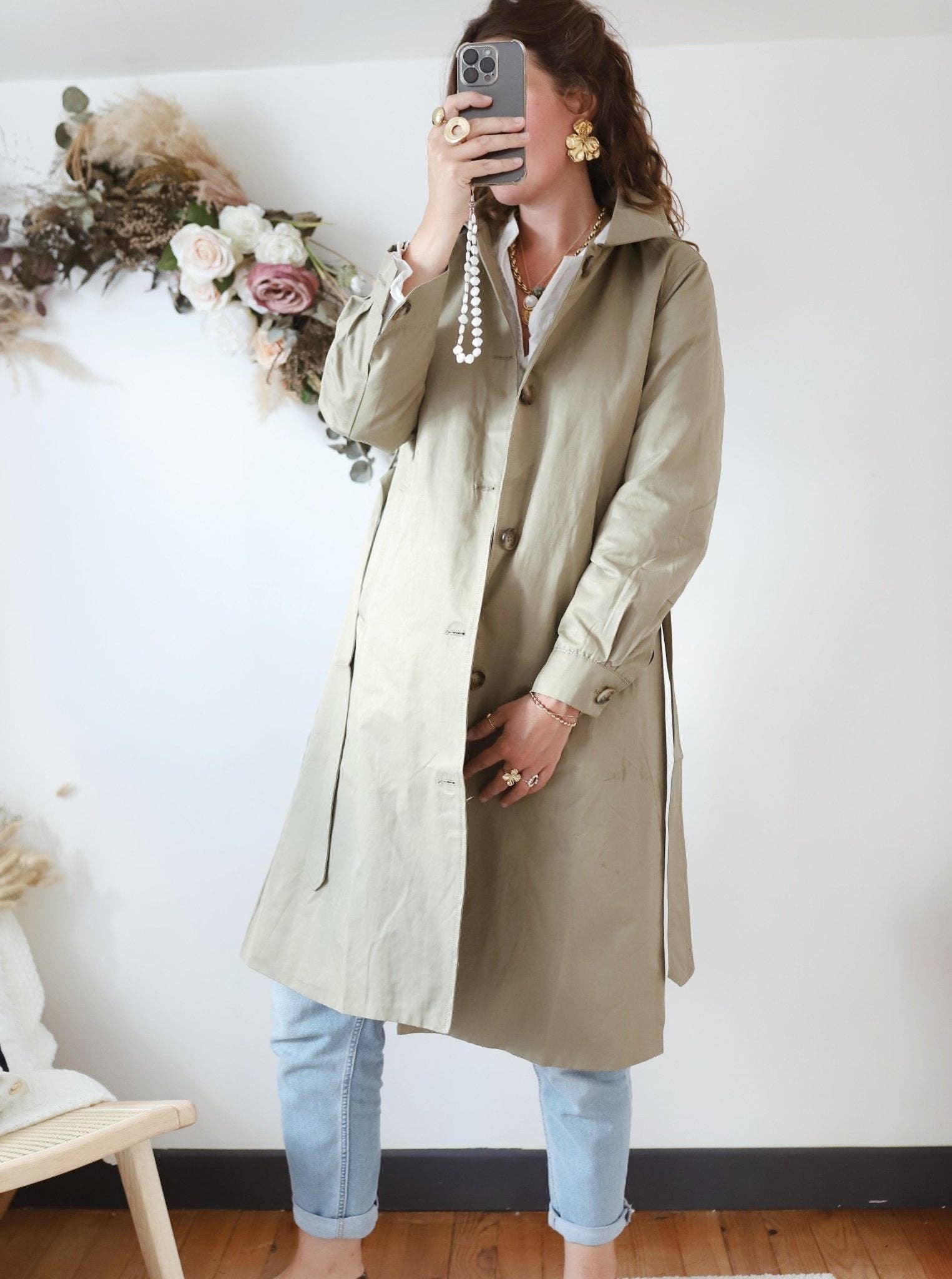 Maison Sajes - Wholesale Trenchcoat - Dames - Trenchcoat Jim met capuchon, riem en knoopsluiting2