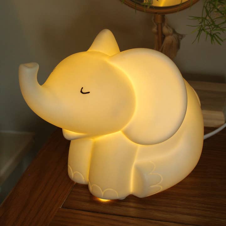 Elefante bambino per la vendita all'ingrosso da parte di L. GLOW Home