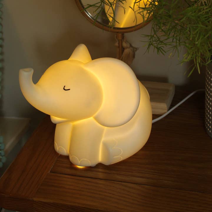 Elefante bambino per la vendita all'ingrosso da parte di L. GLOW Home