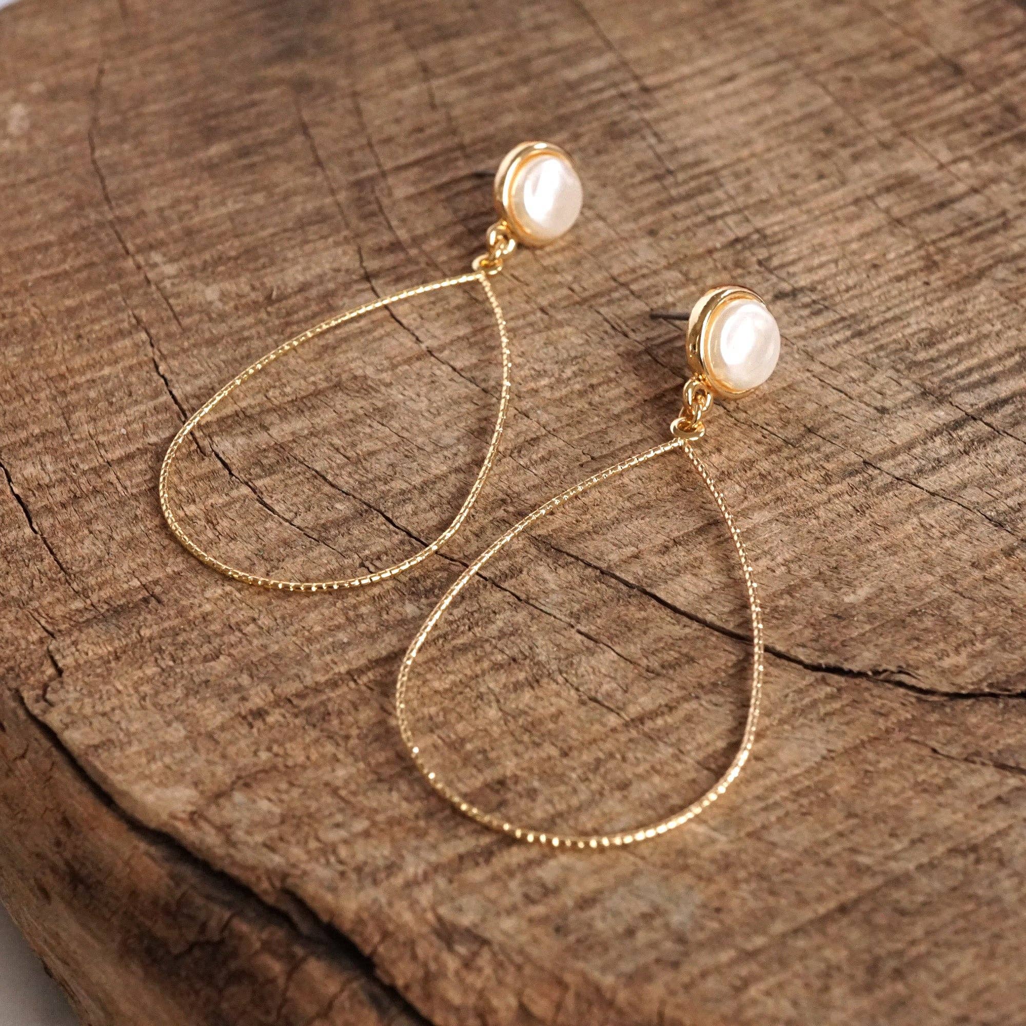 PennyLine inc - Wholesale Dangle Earrings - Teardrop with a pearl dangle earrings in gold1