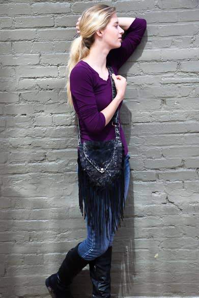 Earth Divas - Vendita all'ingrosso Borsa a tracolla - Donna - Borsa porta passaporto triangolare in cotone lavato con frange4