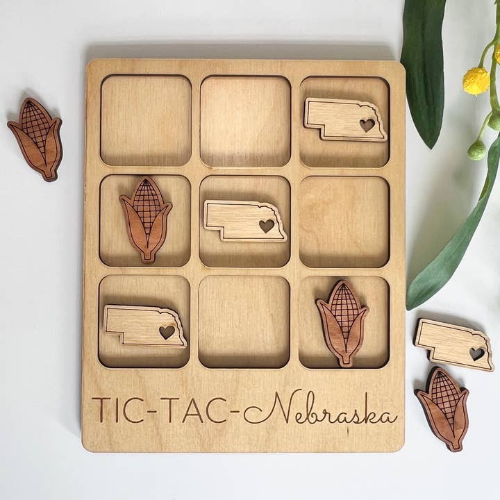Regalo dello stato del Nebraska - Gioco NE Tris - Personalizzabile per la vendita all'ingrosso da parte di Birch House Games & Gifts