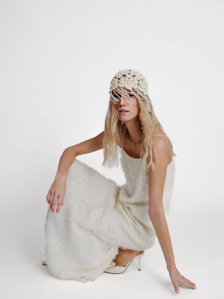 La casquette Origin avec perles pour la vente par Alas