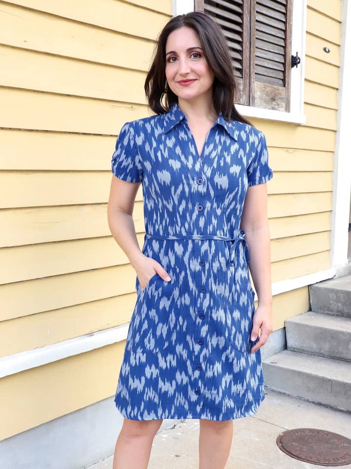 Majestätisches Kleid mit Knöpfen aus Bio-Baumwolle für den Großhandel von Passion Lilie