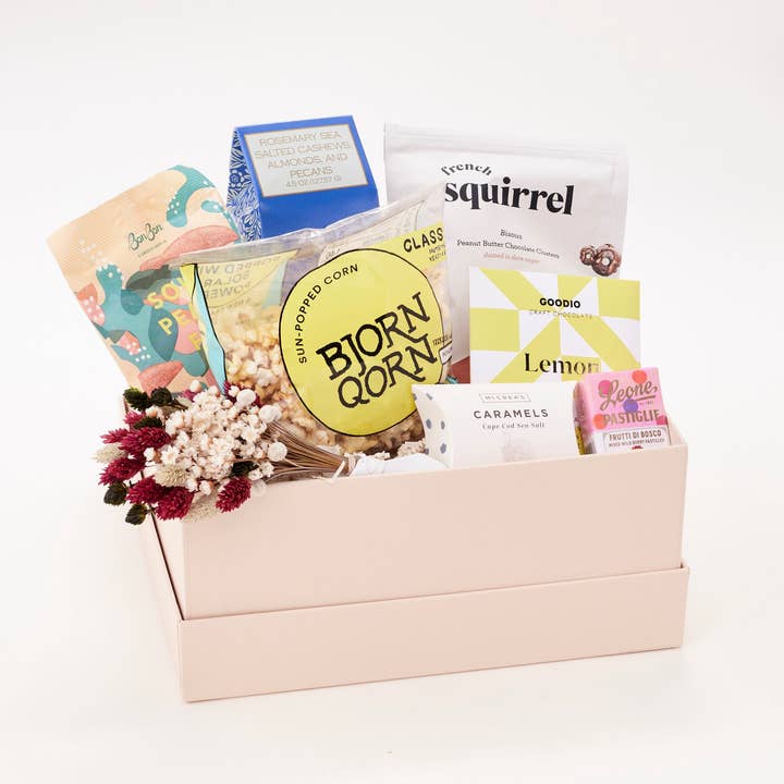 Grande boîte cadeau sucrée et salée pour la vente par Valleybrink Road