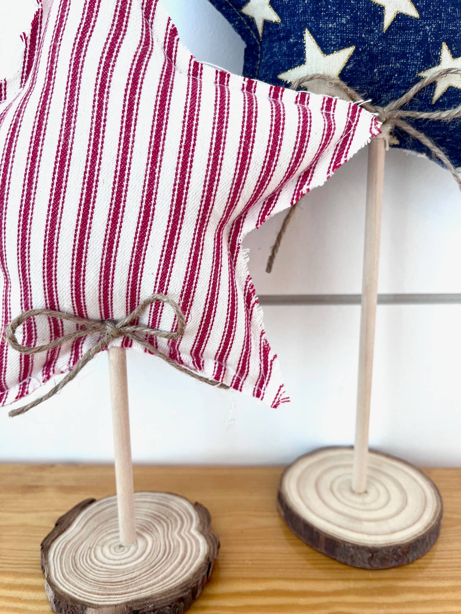 Kate + Em - Vendita all'ingrosso Decorazioni da tavolo - 2 pezzi. Set di stelle rustico del 4 luglio - Vintage Star2