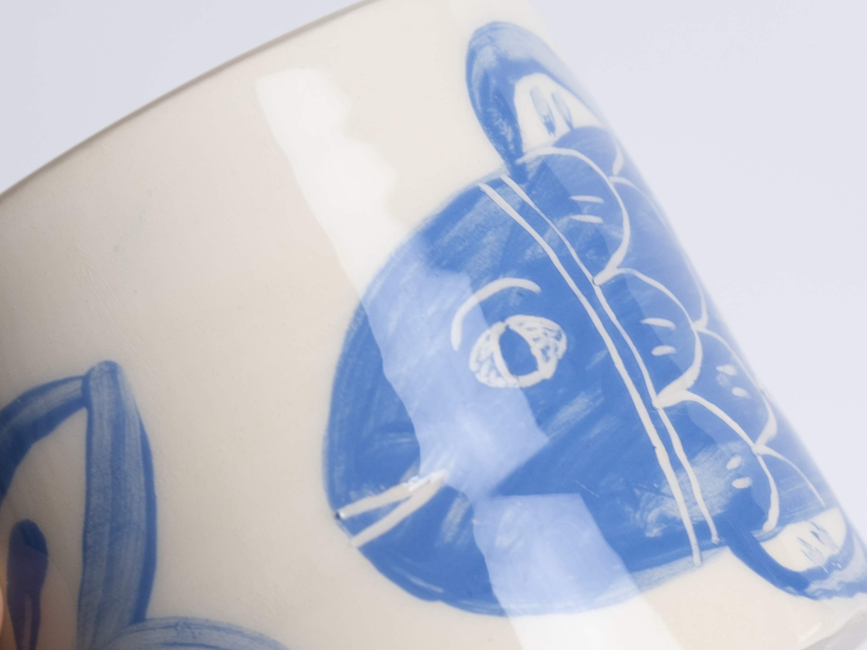 Matilde Horta - Wholesale Pen & Pencil Holder - Blue Fish - Ceramic pencil holder cup - 90x80x80mm5