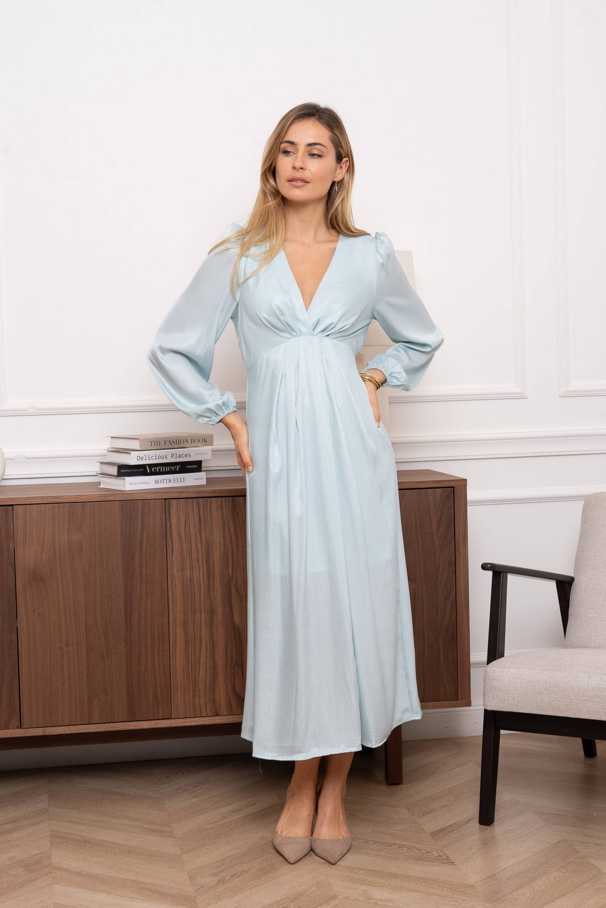 LOVIE & CO – Großhandel Kleid – Damen – Langes schimmerndes CAMOMILLE-Abendkleid mit langen Ärmeln7