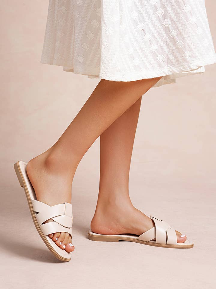 Flat Braided Mules – The Elegant Detail of Summer for wholesale by LADY GLORY