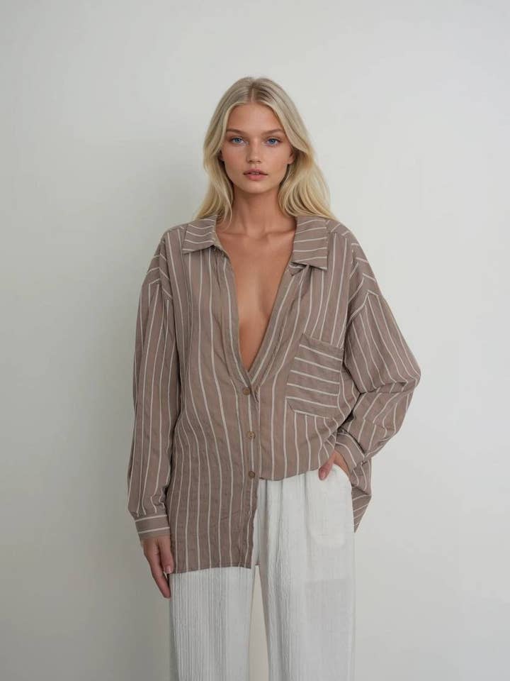 Chemises Rayées - édition printemps pour la vente par Anaz