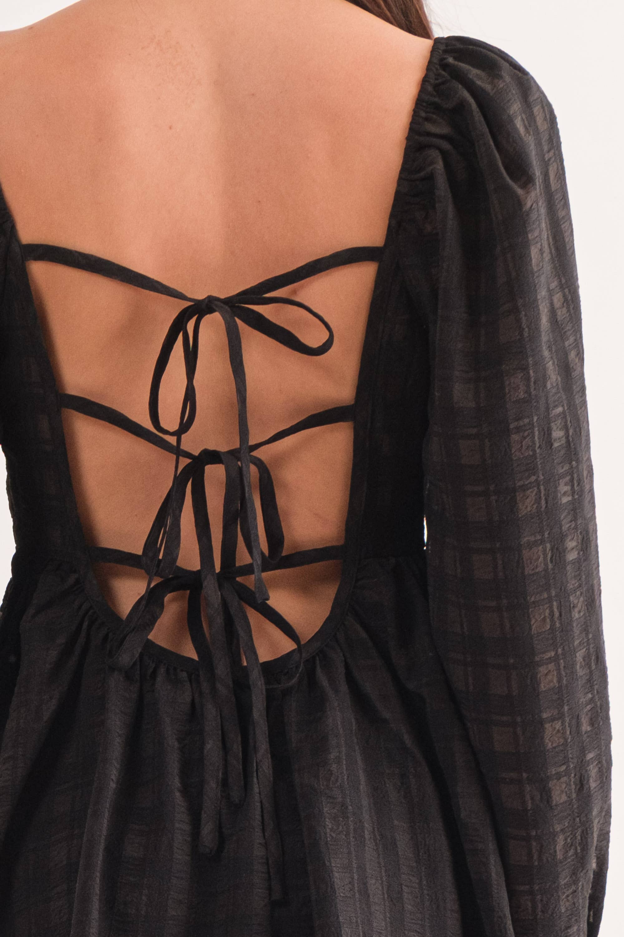 Noir Mini-robe Sonia à manches longues et dos ouvert pour bébé en vente sur Faire9